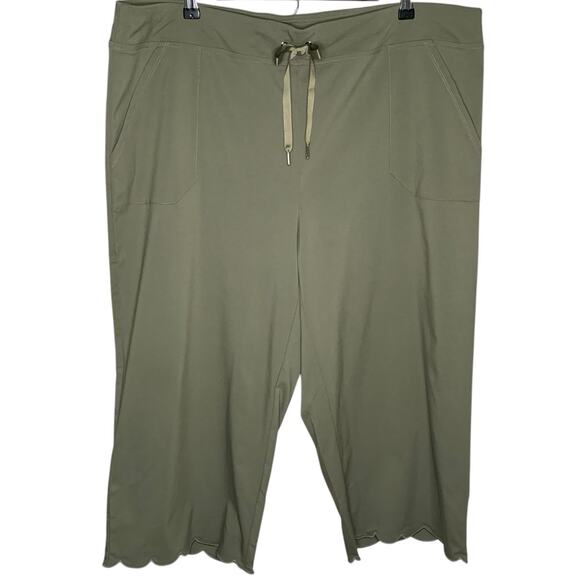 Chico's Pants NWT Women’s Size 4 (20) Scallop Hem Capri Tru Temp 570361129 - Picture 1 of 7